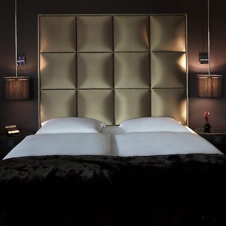 Roomers, Frankfurt, A Member Of Design Hotels Frankfurt nad Menem Zewnętrze zdjęcie A bed