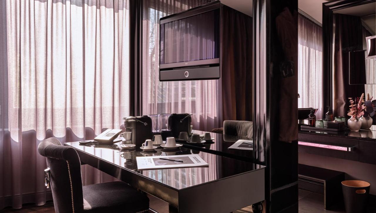 Roomers, Frankfurt, A Member Of Design Hotels Frankfurt nad Menem Zewnętrze zdjęcie The interior of a suite at the Mandarin Oriental, London