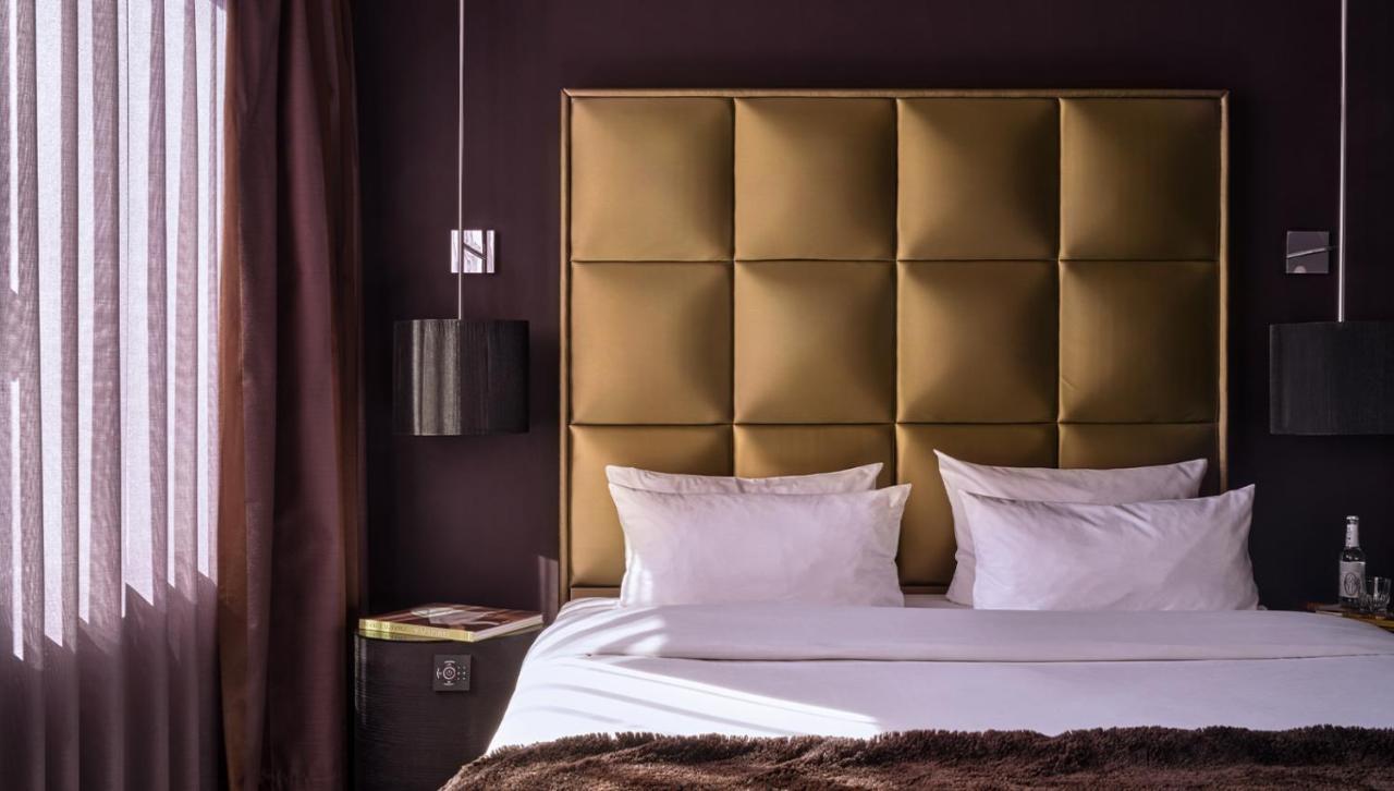 Roomers, Frankfurt, A Member Of Design Hotels Frankfurt nad Menem Zewnętrze zdjęcie A bedroom at the hotel