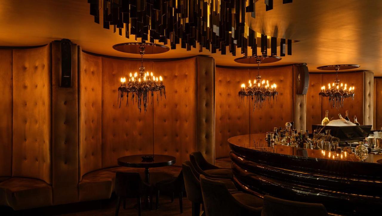 Roomers, Frankfurt, A Member Of Design Hotels Frankfurt nad Menem Zewnętrze zdjęcie The interior of the bar
