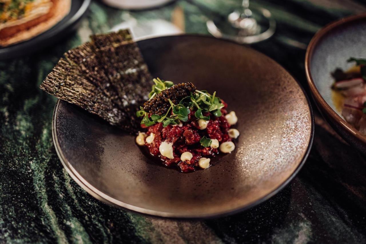 Roomers, Frankfurt, A Member Of Design Hotels Frankfurt nad Menem Zewnętrze zdjęcie A dish at the restaurant