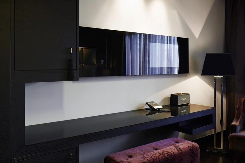 Roomers, Frankfurt, A Member Of Design Hotels Frankfurt nad Menem Pokój zdjęcie A television in a hotel room