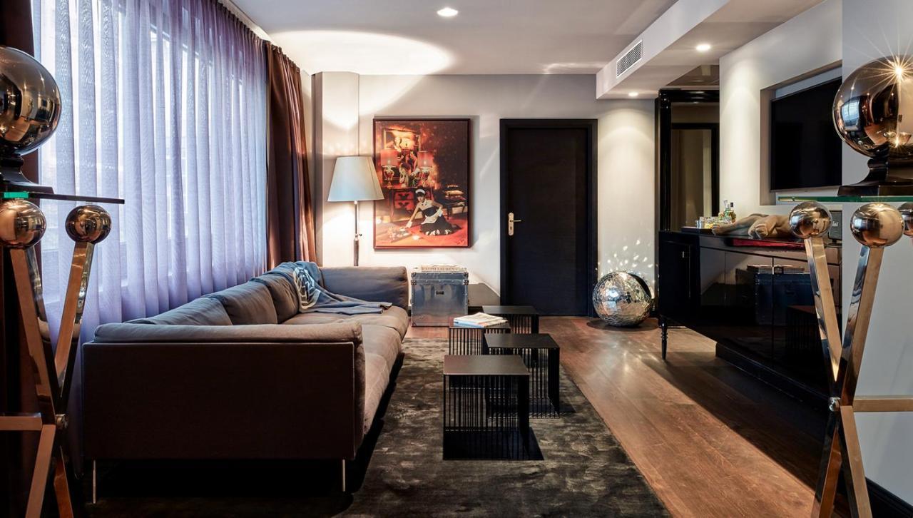 Roomers, Frankfurt, A Member Of Design Hotels Frankfurt nad Menem Zewnętrze zdjęcie A living room in a private house