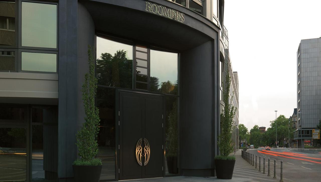 Roomers, Frankfurt, A Member Of Design Hotels Frankfurt nad Menem Zewnętrze zdjęcie Entrance to the headquarters of the Royal College of Music