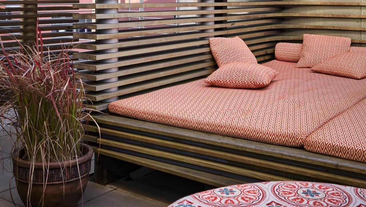 Roomers, Frankfurt, A Member Of Design Hotels Frankfurt nad Menem Zewnętrze zdjęcie A futon